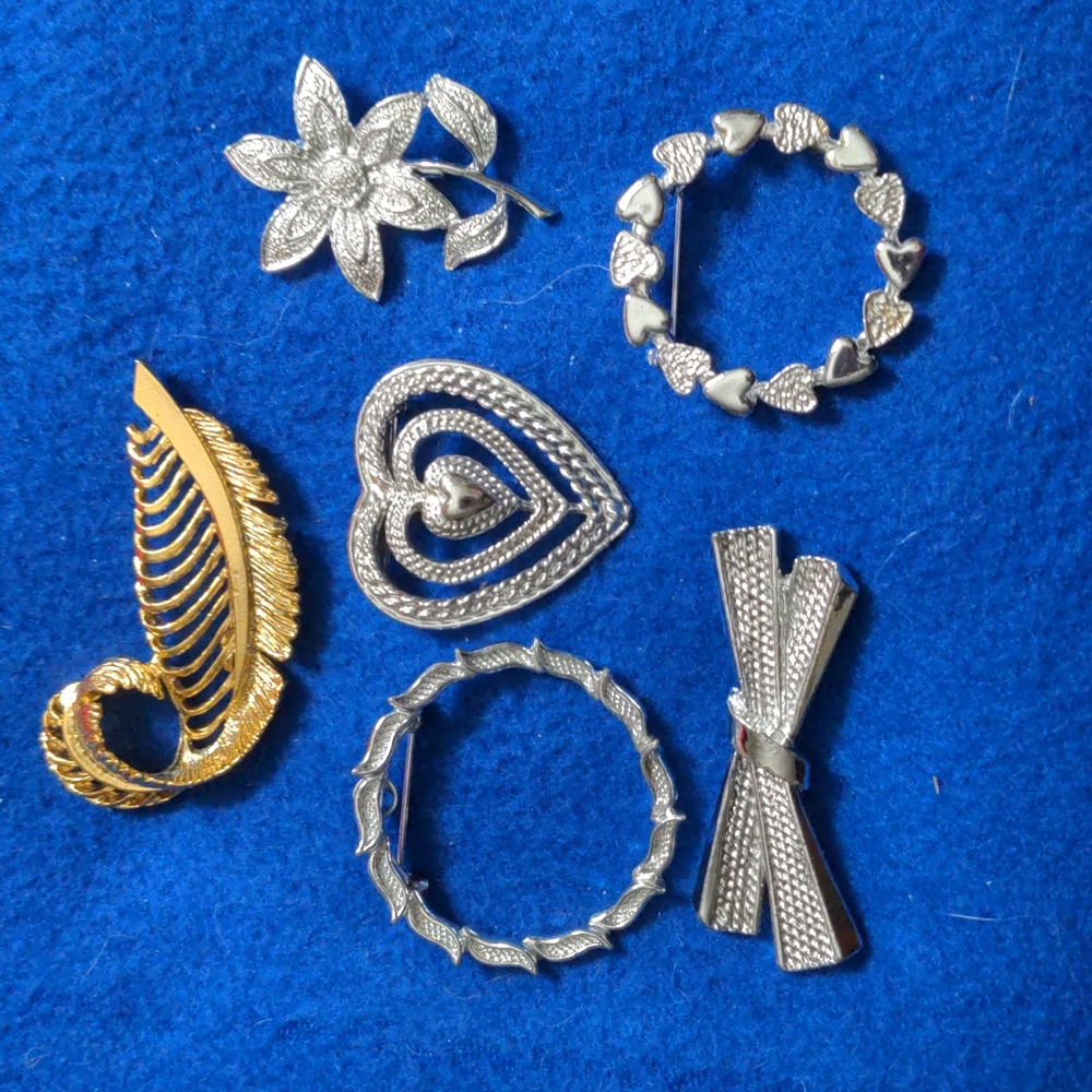 A078 🔥 5 For $35 🔥 Six Vintage Gerry's Brooches
